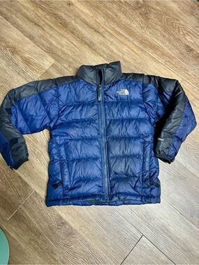 The North Face Kids Small (7/8) Navy and Black 550 Down Puffer Jacket